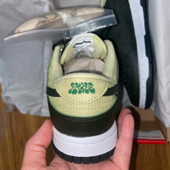 Nike Dunk Low LX - Picture 2 of 4